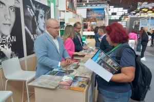Stand promocionando el turismo en la región.