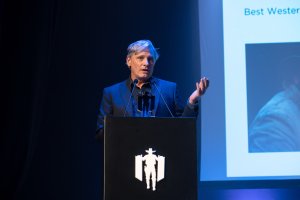 El actor Viggo Mortensen se lleva el premio al mejor largometraje wéstern.