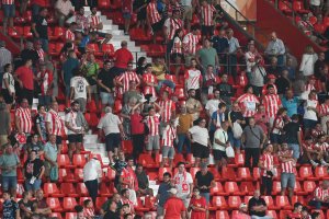 La grada del Estadio de los Juegos Mediterráneos no está contenta con la dinámica del equipo.