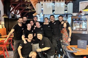 Equipo de la taberna japonesa @katsu.izakaya.