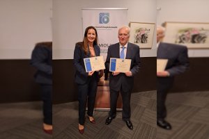 El doctor José Javier García del Águila, director médico del Hospital HLA Mediterráneo, e Inés Maíllo, directora de Enfermería del centro.