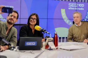 Una foto para el recuerdo con José Luis Sastre, Ángels Barceló e Iñaki Gabilondo en los estudios centrales.
