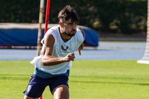 Arnau Puigmal volvió al once contra el Real Oviedo y quiere ganar continuidad.