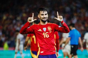 Álex Baena no tiene techo con la Selección Española.
