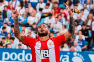 Todo lo que toca Luis Suárez lo convierte en gol del Almería.