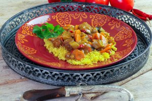 Una receta de couscous con pollo. DEPOSITPHOTOS