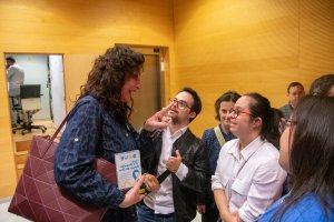 La alcaldesa de Almería junto miembros de la asociación Asalsido