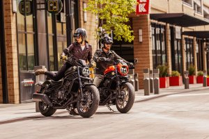 La CMX1100 Rebel ofrece un aspecto simple, salvaje y sin refinar, creado por el mismo estudio Honda R&D