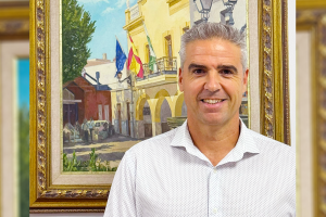 El alcalde de Viator, Manuel Jesús Flores, en su despacho.