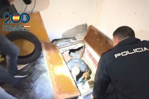 Imagen del registro domiciliario efectuado por la Policía Nacional.