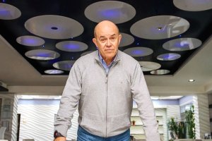 Pepe Guerrero posa para una entrevista en La Voz de Almería.