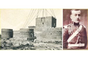 Estación Telegráfica en la Torre del Homenaje y el capitán Luis Melendreras.