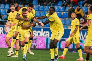 El Almería supo levantar el resultado, que se le había puesto 2-0 en contra ante un Huesca en inferioridad.