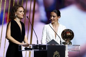 Natalie Portman y Aitana Bonmatí.