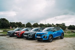 Los PEUGEOT E-3008 y E-5008 lleva la movilidad eléctrica a nuevas cotas, con versiones “Long Range” que ofrecen hasta 700 Km de autonomía.