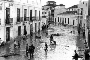 Adra, centro urbano, tras las inundaciones de octubre de 1973.