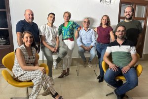 La alcaldesa de Albox, María del Mar Alfonso junto a los representantes de las cinco cofradías y los concejales de cultura y festejos..