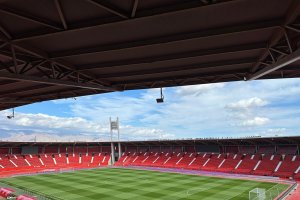 El Estadio de los Juegos Mediterráneos con el espectacular césped de invierno.