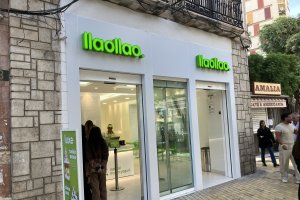 El local está situado junto al Kiosco Amalia.