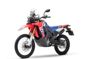 La CRF300 RALLY está diseñada para cubrir largas distancias y su estilo así lo refleja.