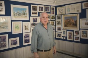 José María Rossell Recasens en su oficina de Roquetas.