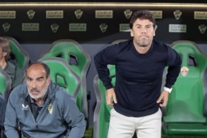 Rubi y Jaume Torras a pocos minutos de que comenzara el partido en el Martínez Valero.