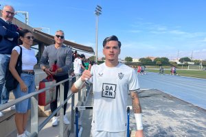 El héroe del encuentro.