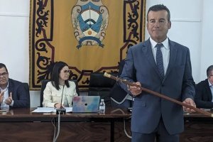 l alcalde de Carboneras, Salvador Hernández, tras la moción de censura.