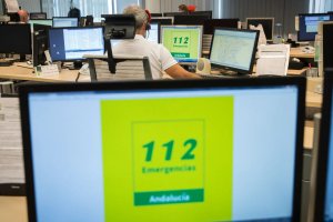 Una de las salas de coordinación de Emergencias 112 Andalucía.
