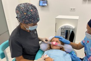 Sedación con óxido nitroso en paciente infantil.