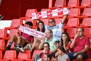 La grada del Estadio de los Juegos Mediterráneos nunca falla.