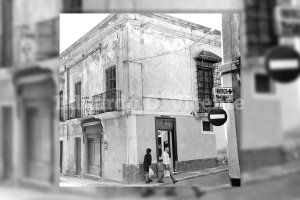 Casa en la esquina de la Almedina con la calle de la Reina donde estuvieron las oficinas municipales en el siglo XIX.