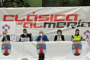 Reunión de directores presidida por José Manuel Muñoz.