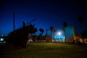 El Auditorio Municipal Maestro Padilla se ilumina de azul.