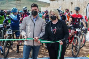 Sergio Vicente, concejal de Deportes del Ayuntamiento de Níjar, cortó la cinta.