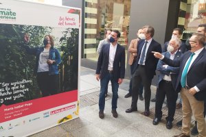 Pedro Manuel de la Cruz, director de La Voz, acompaña a las autoridades.