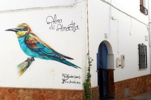 Sus calles y plazas en verdaderas salas donde se exponen poesías, fotografías, murales y esculturas.