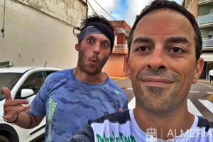 Los participantes hacen deporte y disfrutan.