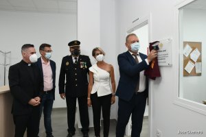 Autoridades durante la inauguración.