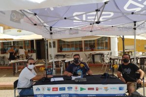 El escritor Fran García (izq) pasó por La SER para hablar de su libro: ‘La embajada del diablo’