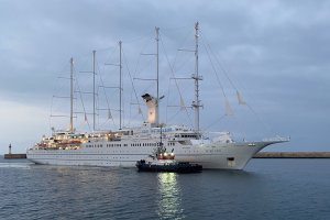 El crucero llega al Puerto de Almería.