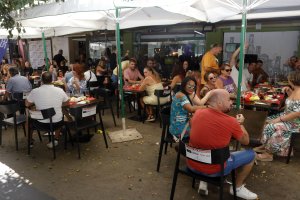 Almería despide su \'no Feria\' con un mediodía muy animado.