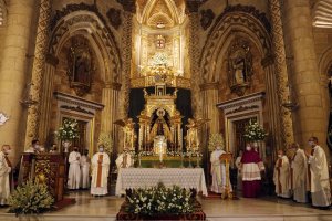 La Misa ha sido celebrada por el obispo de la Diócesis de Almería,  Adolfo González Montes