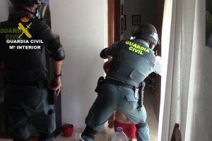 La investigación se inició a raíz de una denuncia presentada en la Guardia Civil de Chiclana.