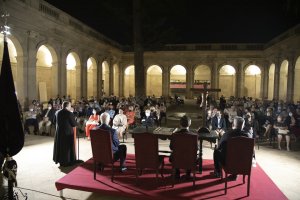 El claustro de la Catedral, lleno para homenajear a don Ramón Garrido.