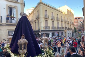 La Virgen del Consuelo, saliendo del convento de las Claras.
