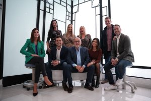 El Doctor Alberto Fernández Sánchez y su equipo.