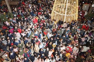 Encendido navideño en Adra este viernes.