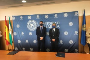 El rector, Carmelo Rodríguez, y el vicepresidente Juan Marín.