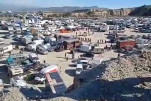 Cientos de vehículos en las canteras.
